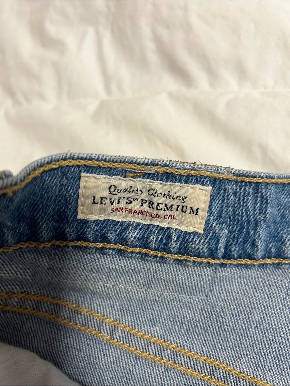 Levis rib cage Denim High-Rise shorts with hand sewn gems size 28 - Picture 7 of 10